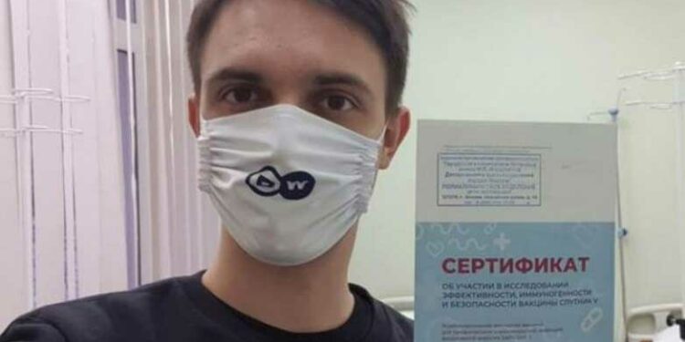 журналист се ваксинира