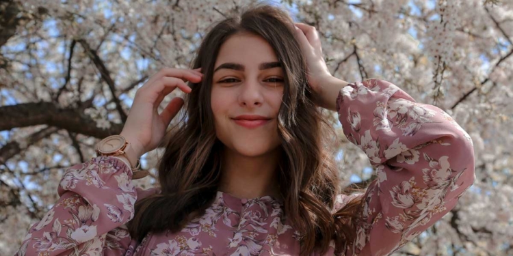 магнетична усмивка