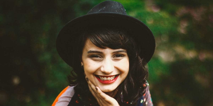 златен април