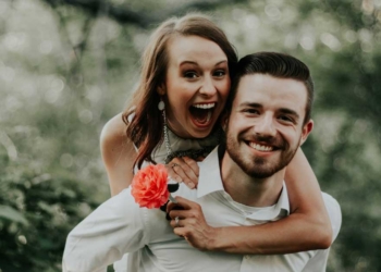 обичат дълбоко